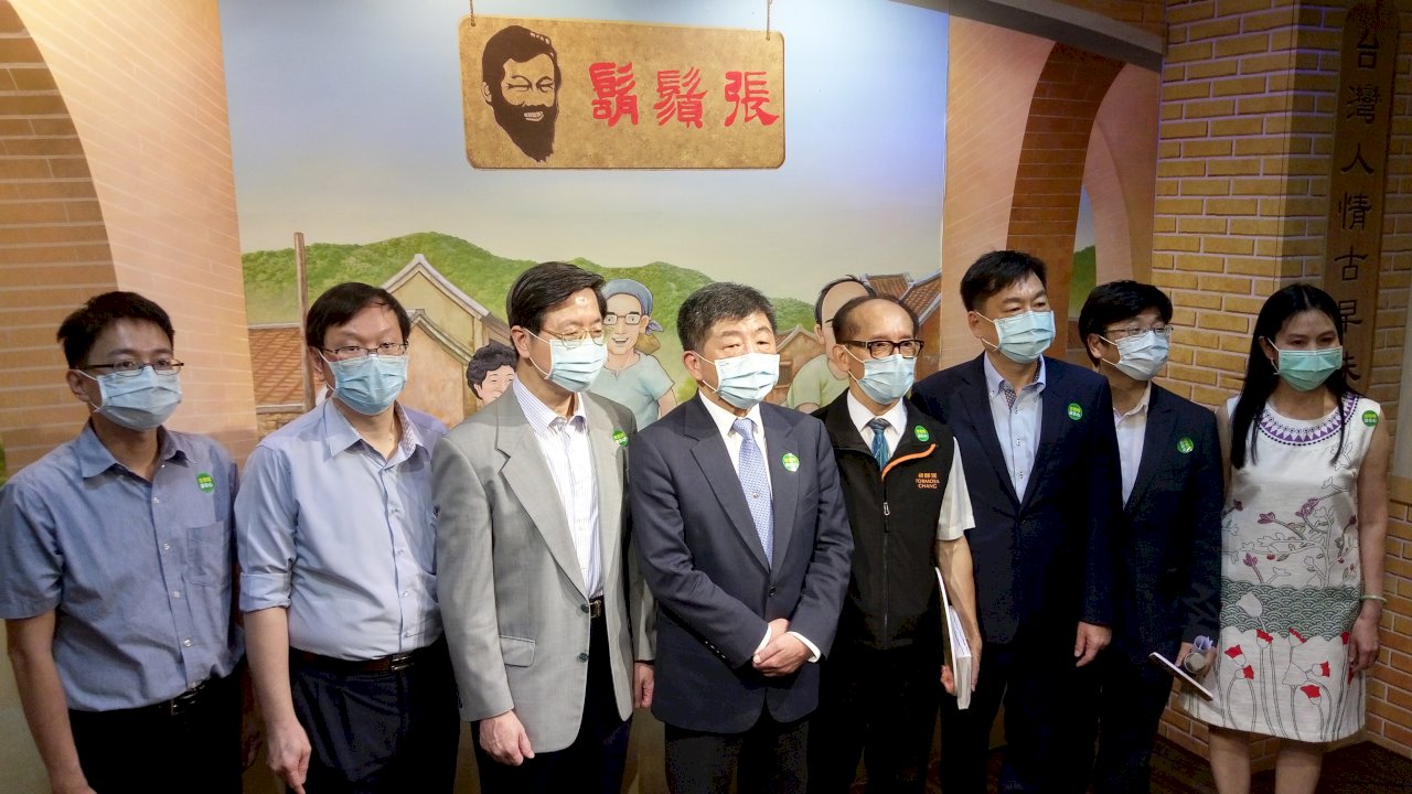 響應防疫新生活 陳時中率「防疫五月天」吃魯肉飯