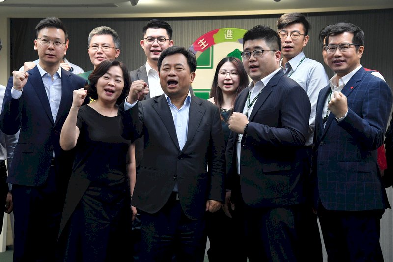蔡總統回任黨主席 民進黨新設網路社群中心