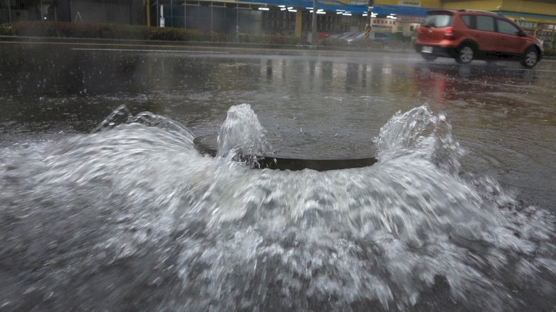 豪雨炸南台灣 蘇貞昌緊盯防救災