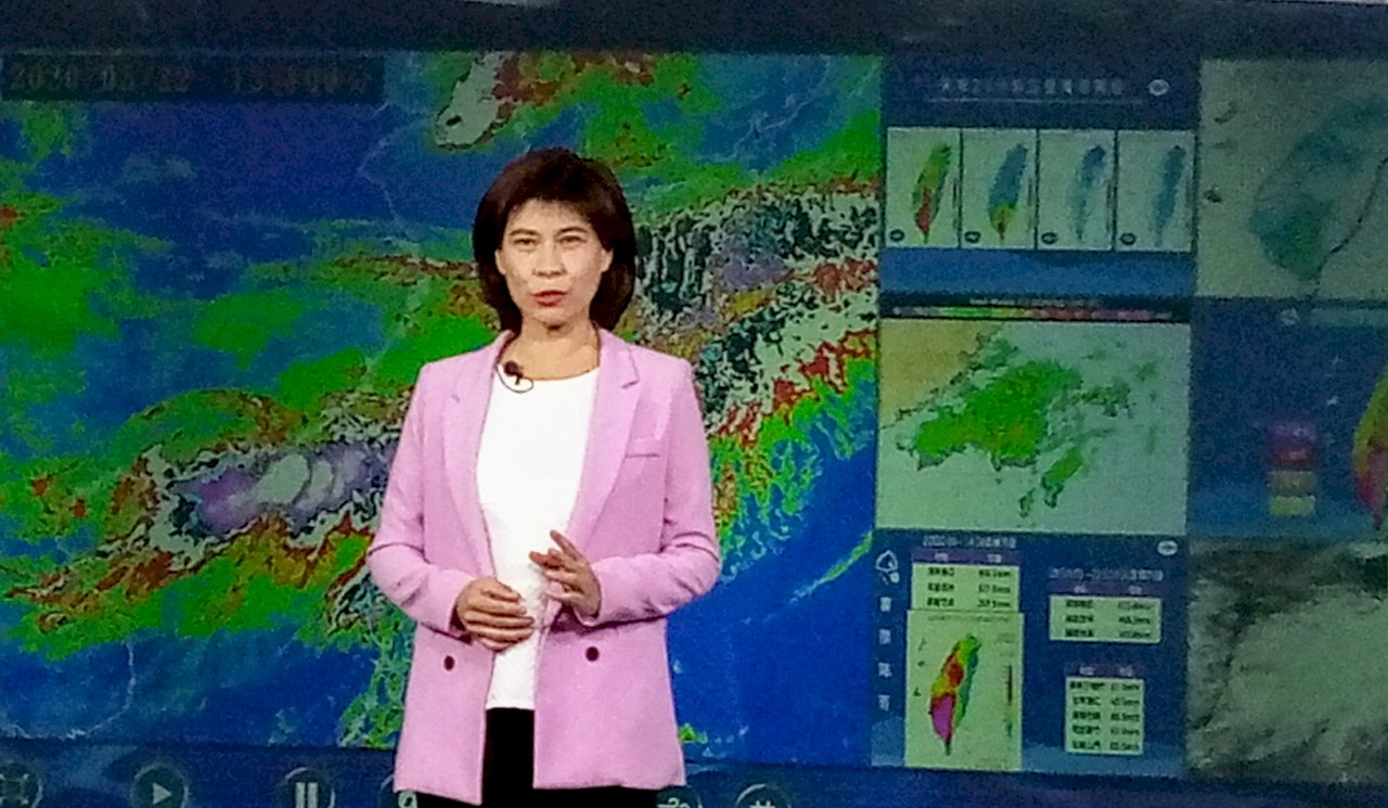 屏東時雨量逼近百毫米 今晚仍要嚴防豪雨強陣風 (影音)