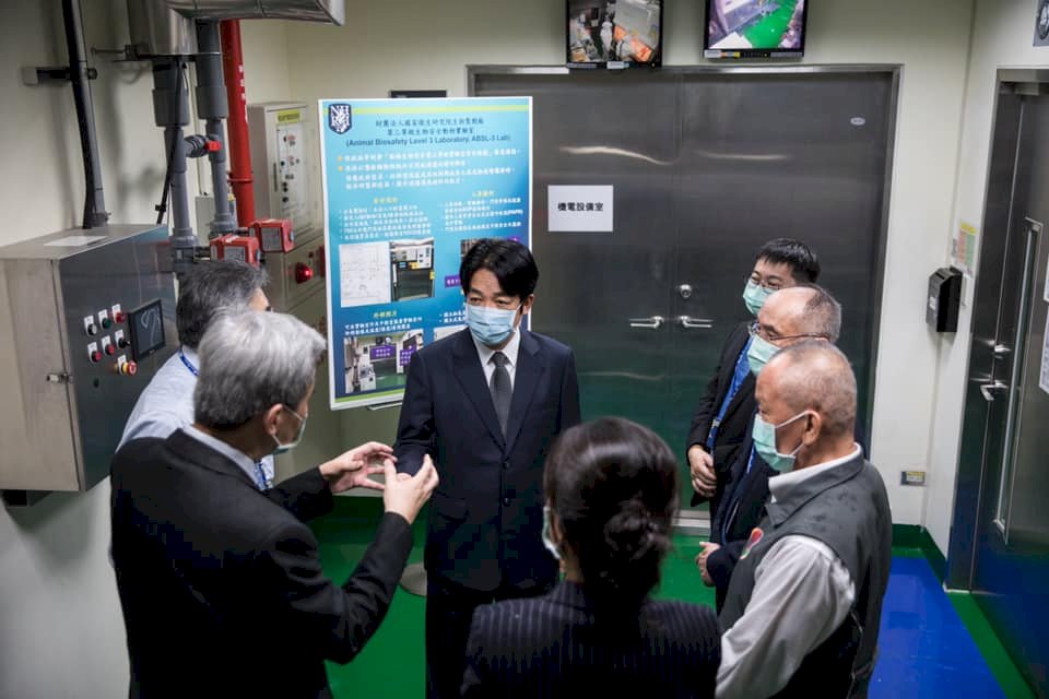 國衛院疫苗研發進度 副總統：最快今秋進人體試驗