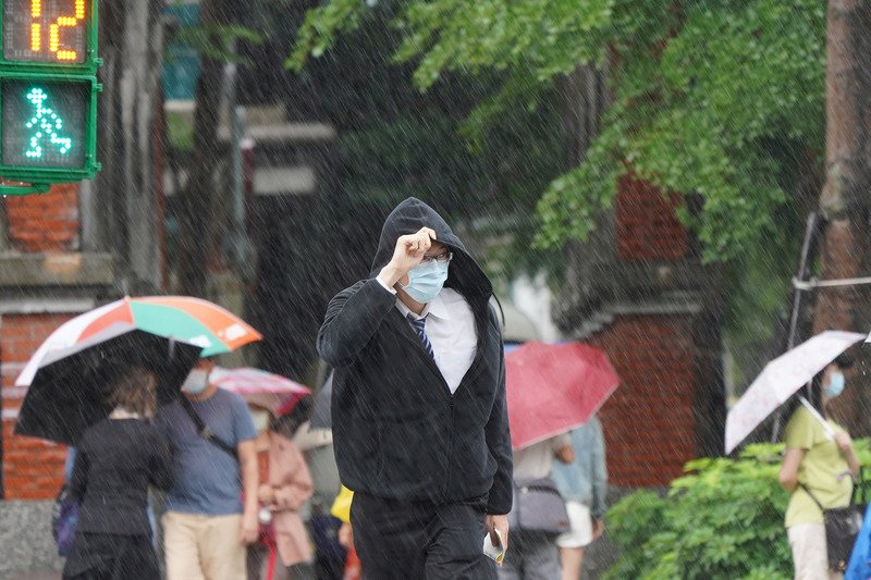 鋒面影響天氣不佳 周四前各地斷續陣雨雷雨