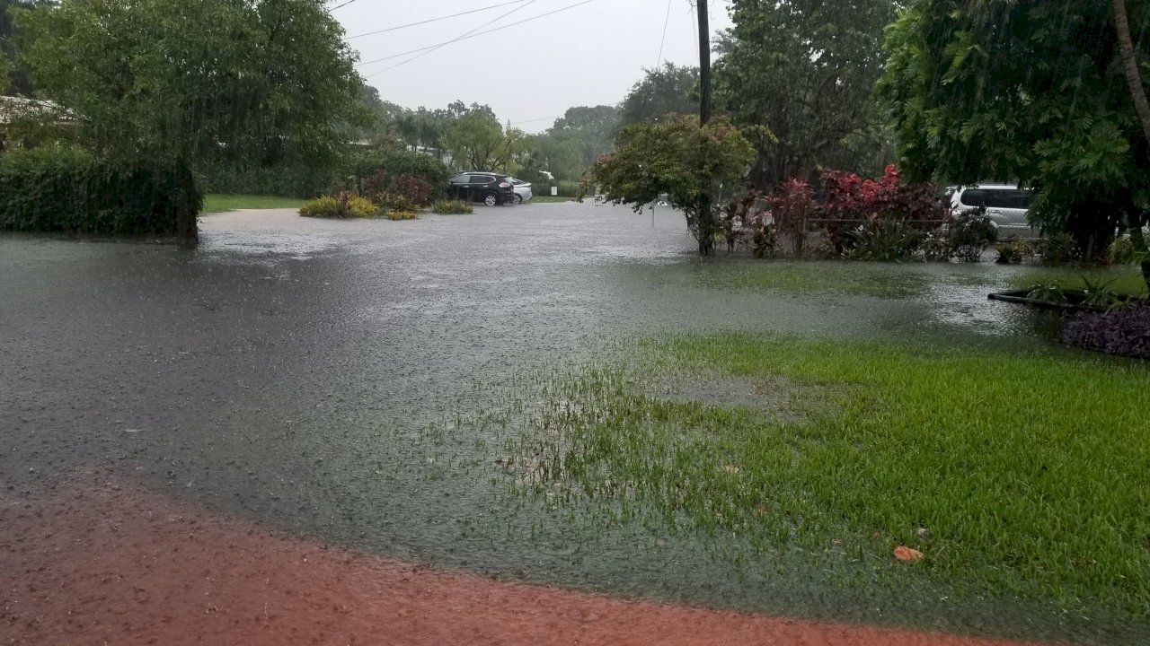 佛州豪雨成災 邁阿密等地嚴重淹水