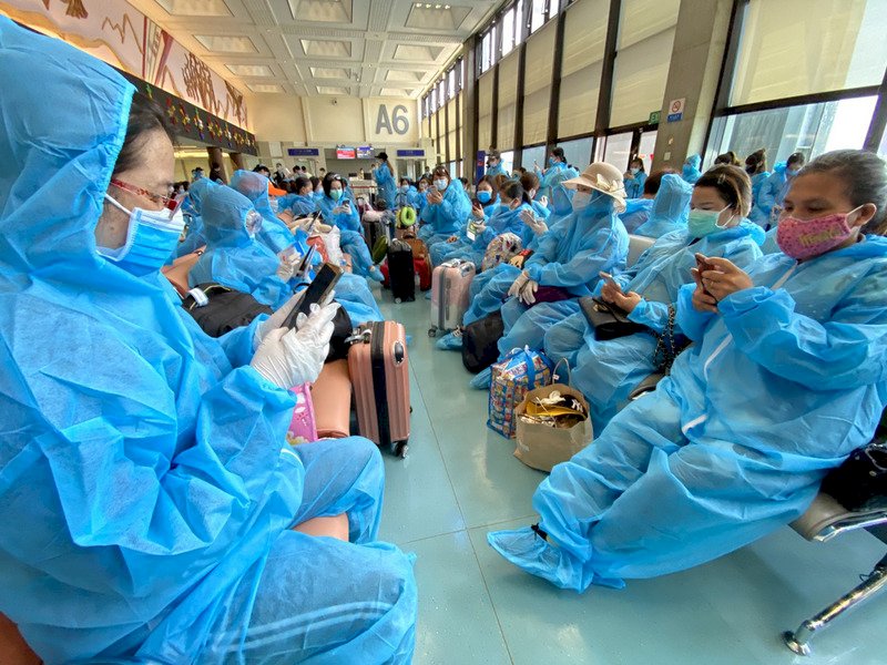 泰國專機14人採檢全陰 越南專機344人啟程