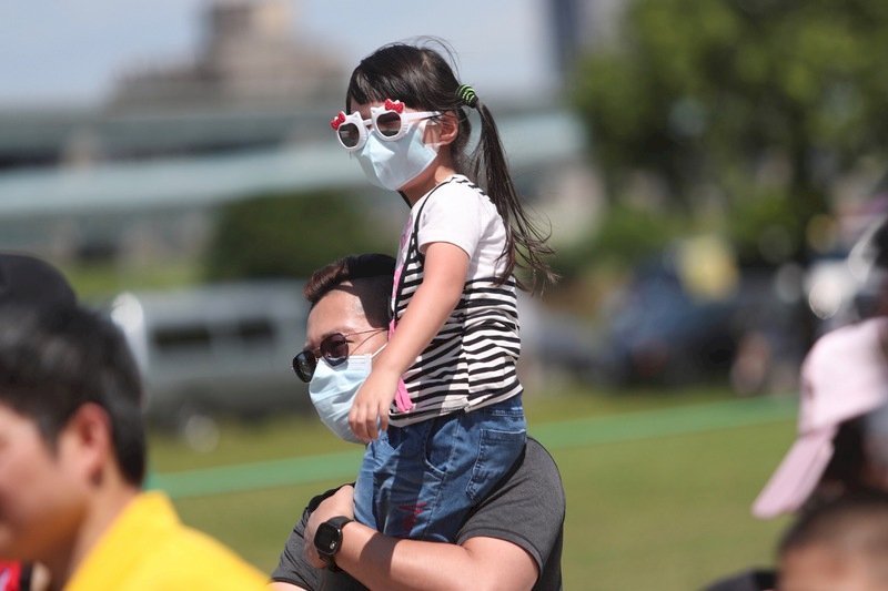 颱風外環影響午後雷陣雨 高溫炎熱局部地區逾36度