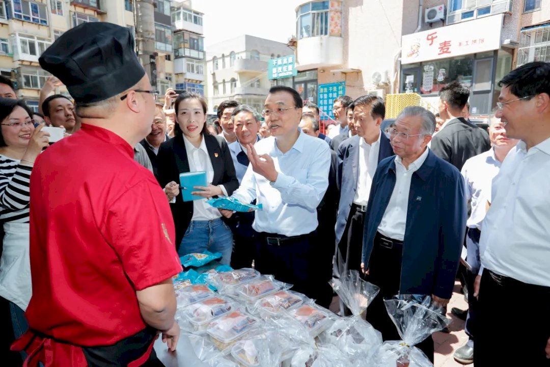 李克強稱讚地攤經濟：是中國的生機