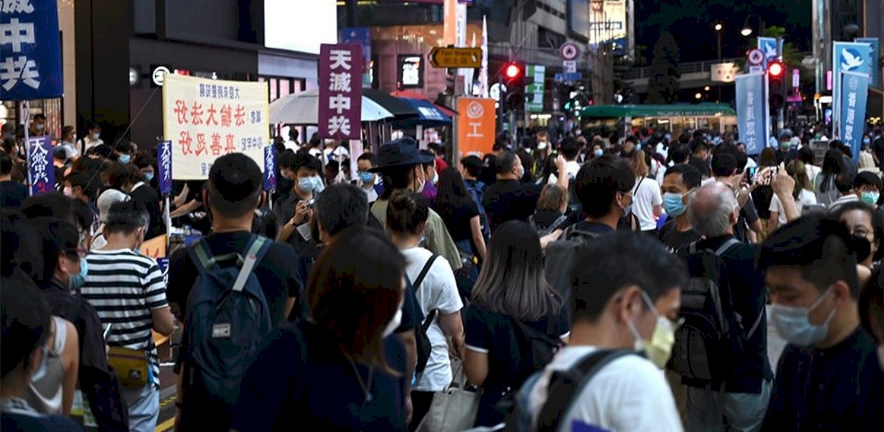 港人不理會當局禁制 參加六四燭光晚會