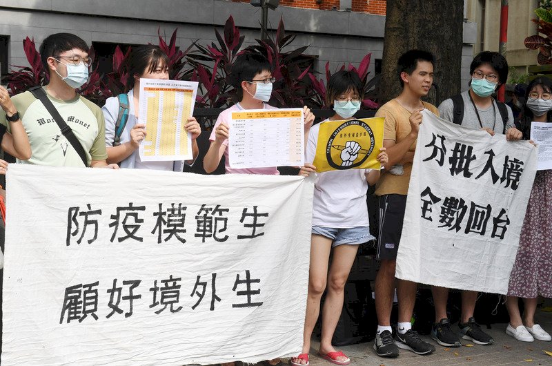境外生來台待解禁 教長盼暑假啟動應屆生優先