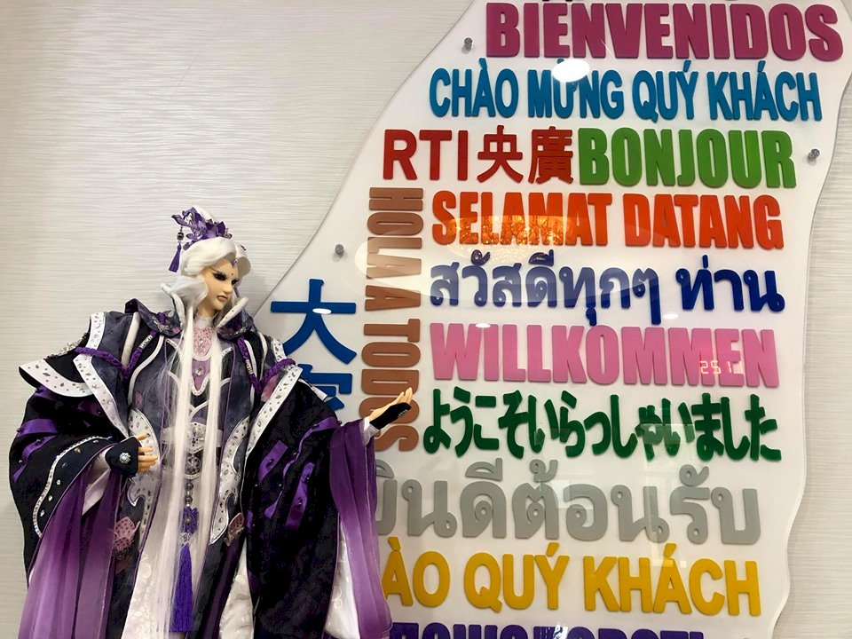 ◎霹靂聲優現身說法！在央廣頻道上聽到素還真、一頁書、秦假仙、膨風大師的聲音，何等興奮！來聽聲優的現場配音與小故事......