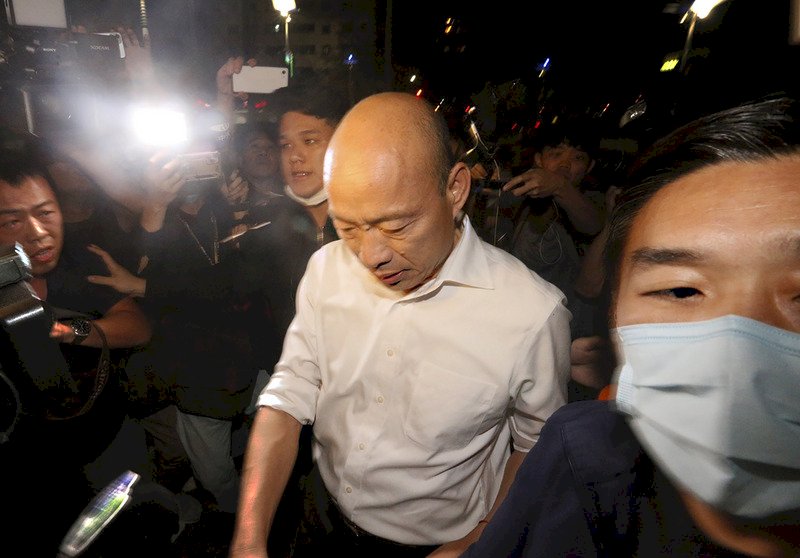 許崑源辭世 韓國瑜夜赴殯儀館探視