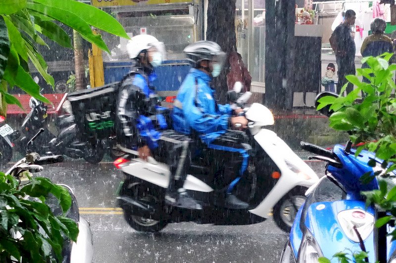 鋒面來襲  16縣市注意豪雨大雨