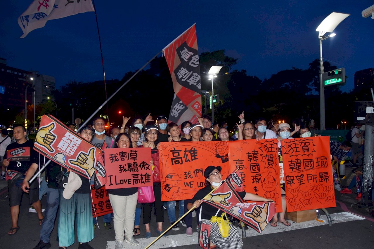 ◎讓青壯站上舞台，國民黨擺脫威權與重生的第一步！放下仇恨，不要以許崑源的驟逝作導引，淪入政治惡鬥！