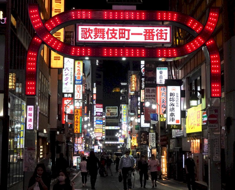 東京武漢肺炎確診單日再破百 小池急籲避到夜生活地區