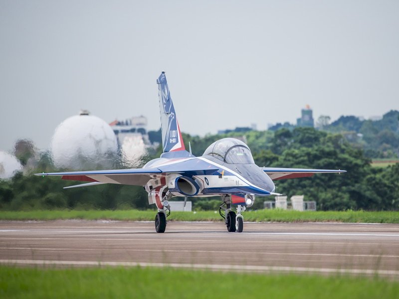 勇鷹明首飛  前空軍副司令：應展開新戰機研發