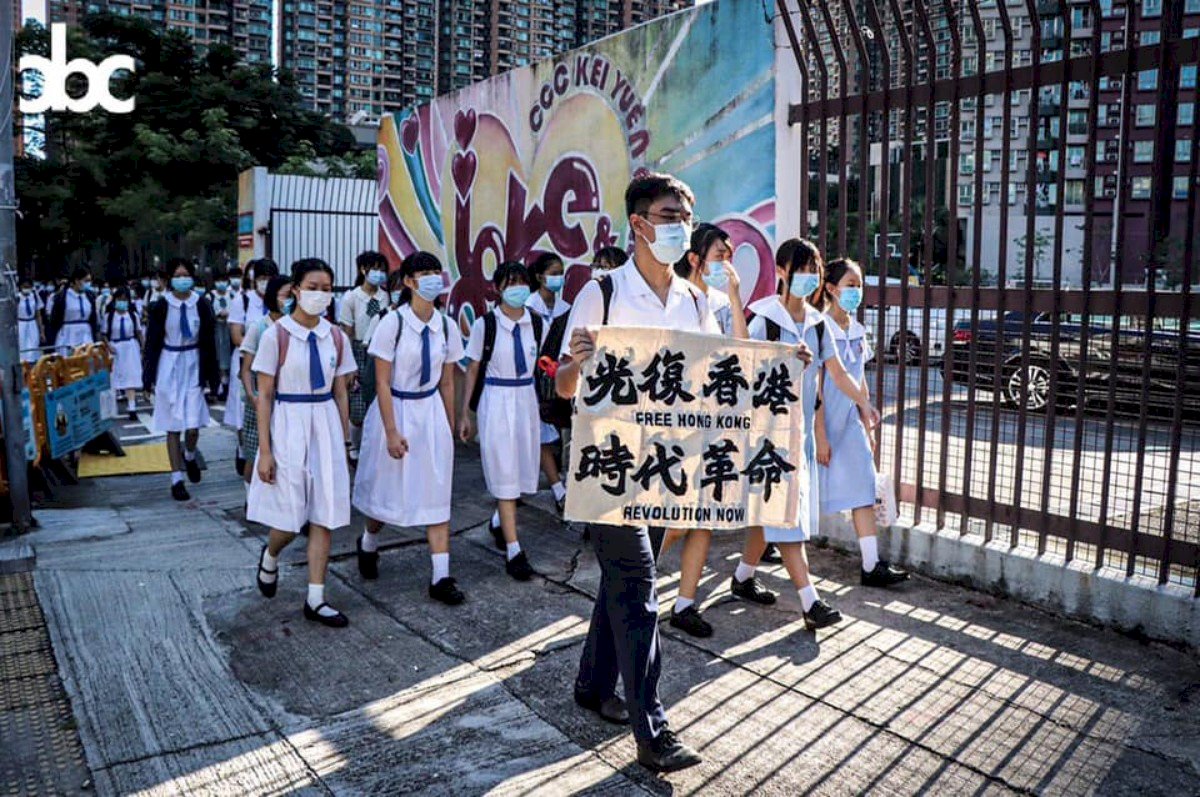 612衝突週年 香港中學生示威喊「獨立」