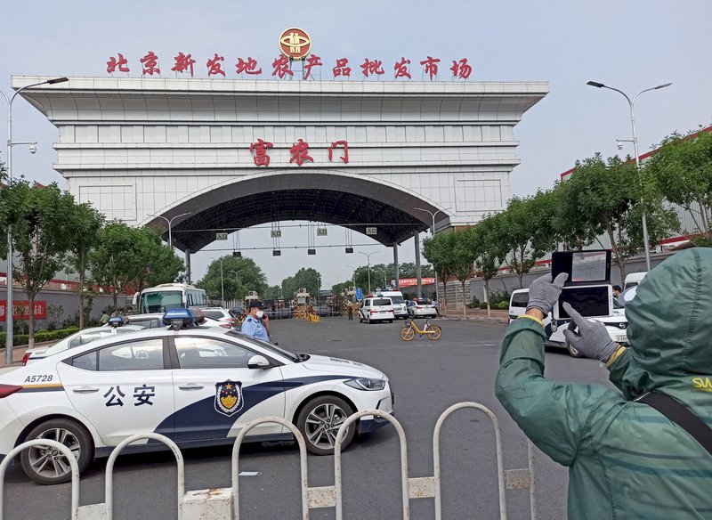 北京疫情嚴峻 累計確診破百例