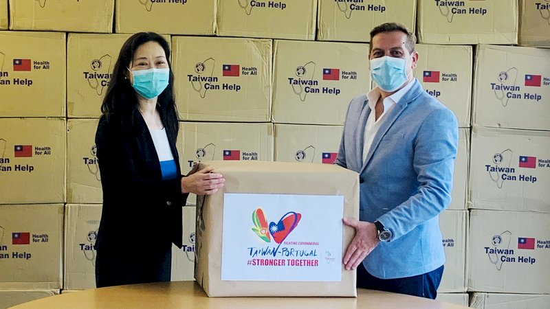 台灣愛心前進葡萄牙 援贈醫療口罩助防疫