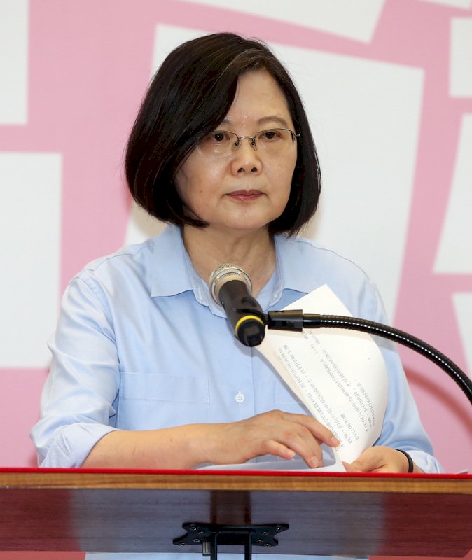 下週的台灣歷史回顧：大園空難、蔡總統對釣魚台歸屬的發言、張榮發先生逝世