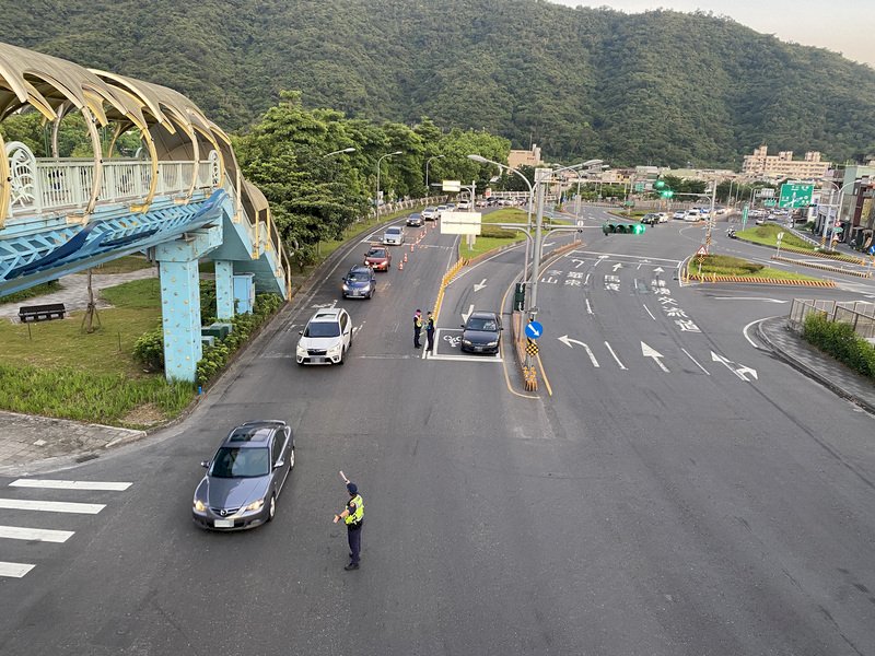 蘇花改南下車潮湧現 估下午4時緩解