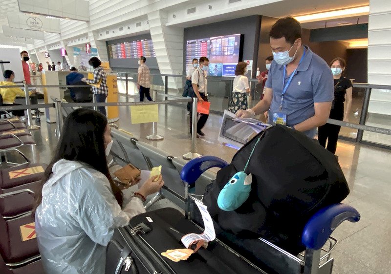 首波開放境外生抵台 直呼感動謝謝台灣