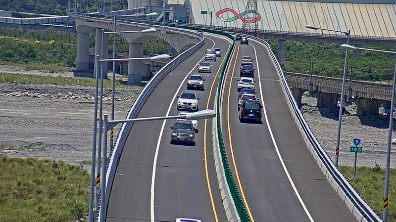 蘇花改北上估下午2時湧入車潮 晚間8時緩解
