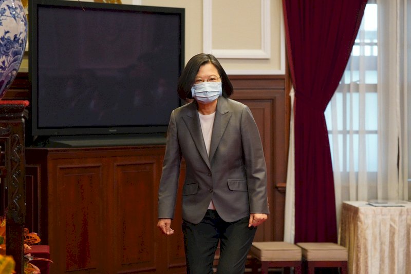 駁內閣改組傳聞 蔡總統力挺：衝衝衝，院長加油