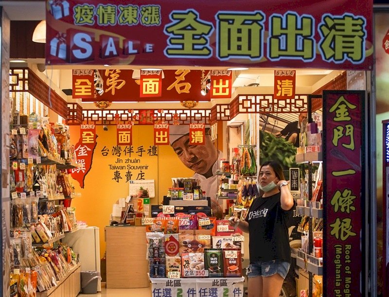三倍券效益顯現 7月零售營收由負轉正成長2.5%