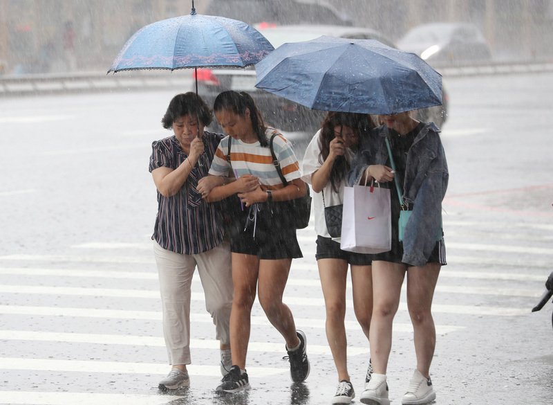 午後對流旺 10縣市大雨特報