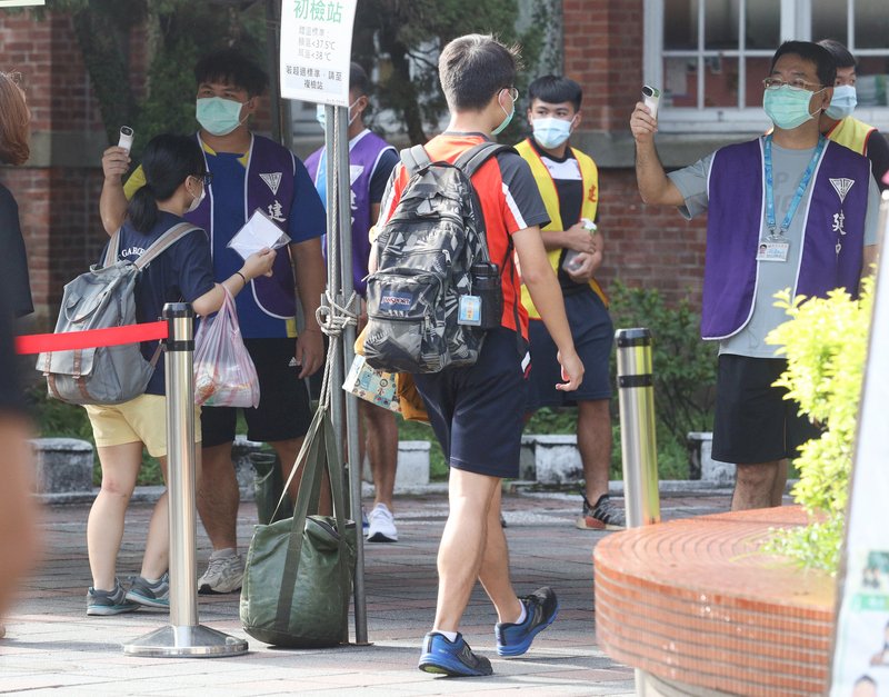 指考第二天考國英數 須帶識別證和有效證件