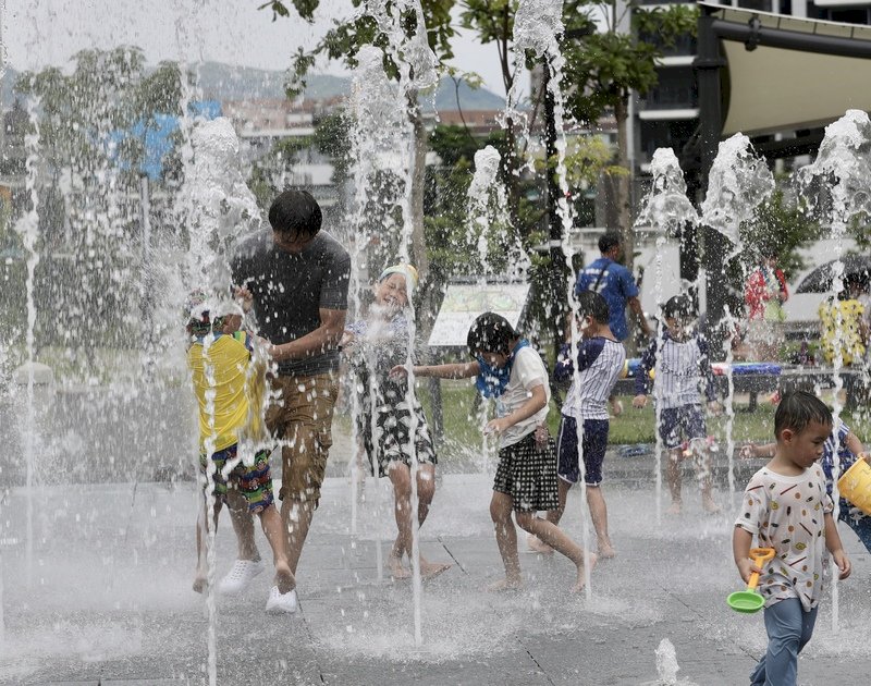 各地高溫逾33度 水氣增加午後雷雨範圍增大