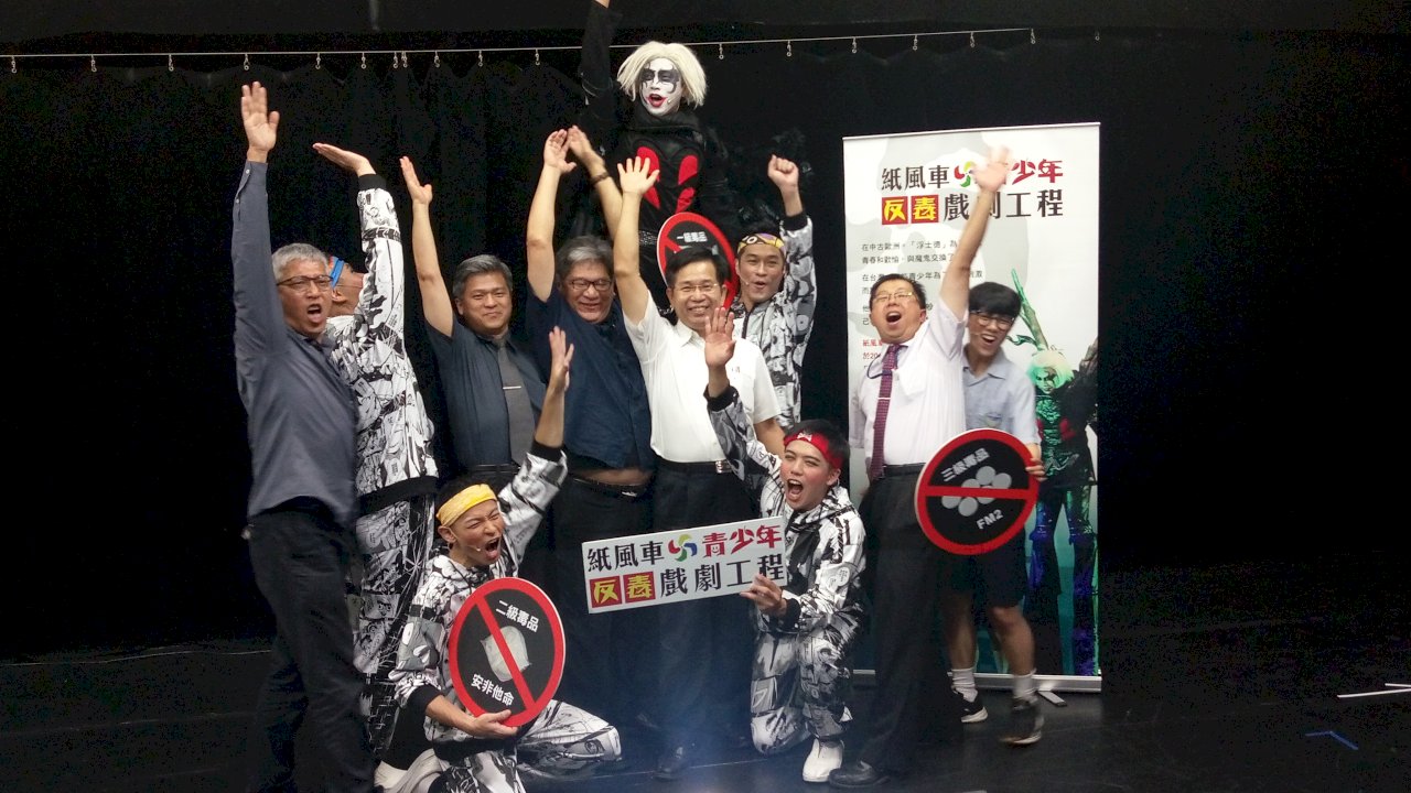 文化教育兩部長接連援助 紙風車災後寫紀錄