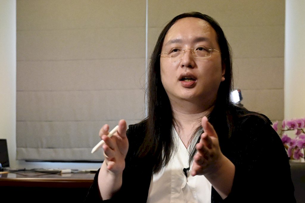 唐鳳接受日媒專訪：中國電信設備如同特洛伊木馬