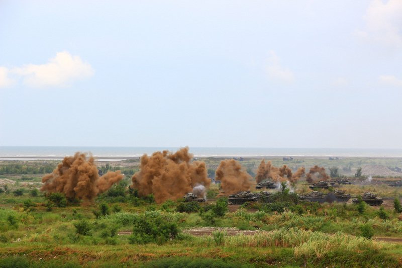 嚴德發視導三軍反登陸實彈操練預演 場面震撼