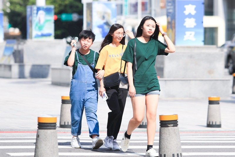 繼續熱！台北飆37.7度 14縣市亮高溫燈號