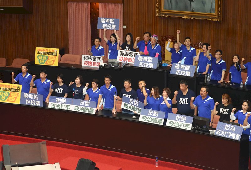 監委審查登場 藍綠立委搶占主席台