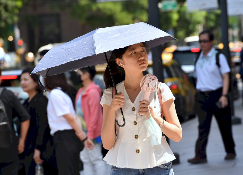 南台灣留意大雨  東南部易有焚風