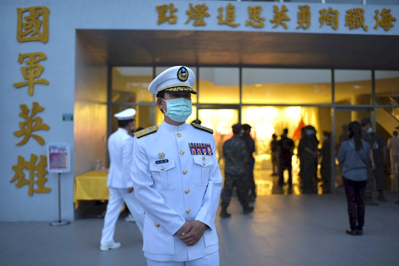 悼念殉職隊員 海軍陸戰隊點燈追思