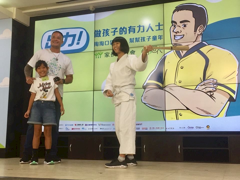 6成弱勢兒少學用品花費不到五百 家扶邀你當有力人士