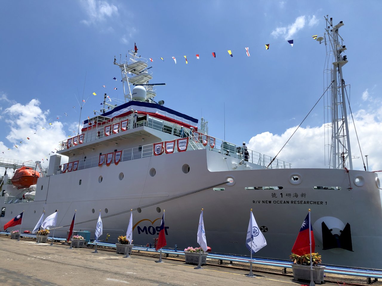 新海研船全數交船 總統：海研船世代交替正式完成