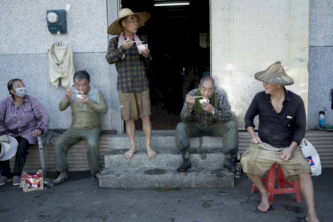 良影一二》台灣最美味 汗流浹背迎豐收的那頓割稻仔飯