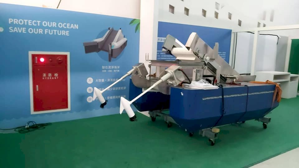 不願見海港淪垃圾濃湯 熱血青年動手做掃海機器人