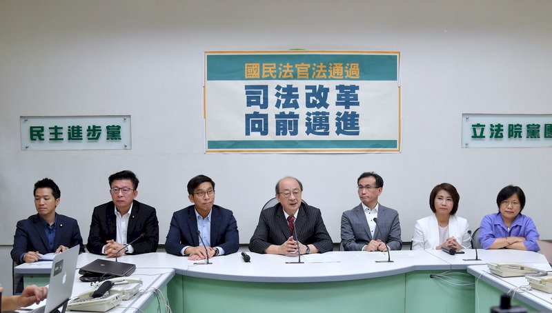 台灣的國民法官法與中國大陸的人民陪審員法的比較