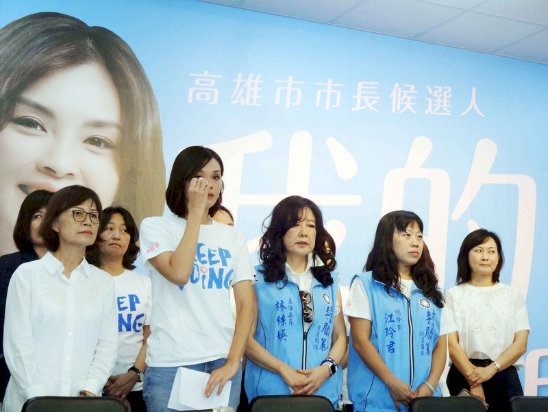落淚宣布放棄碩士學位 李眉蓁盼回歸政見主軸
