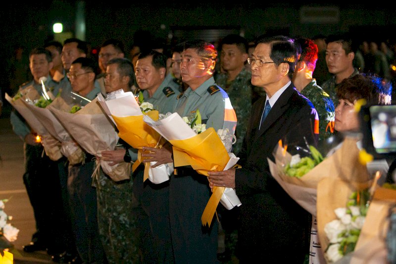追思陸航殉職飛官 嚴德發：英雄從來不會消失