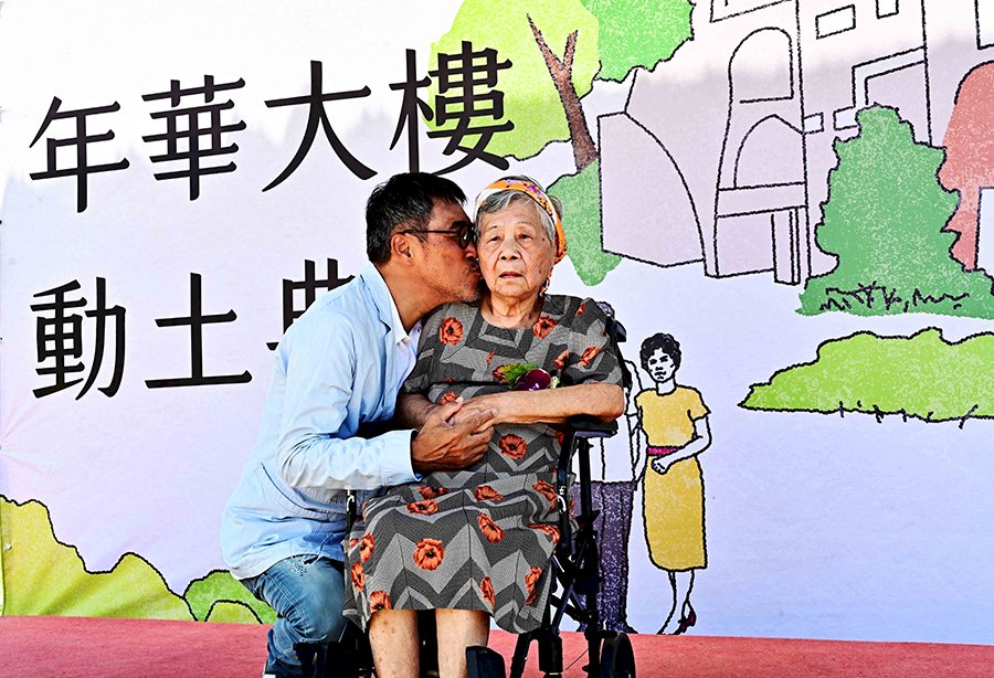 感念媽媽好 不捨媽媽老！李宗盛捐建大樓照顧東部長輩 今與母親出席動土典禮