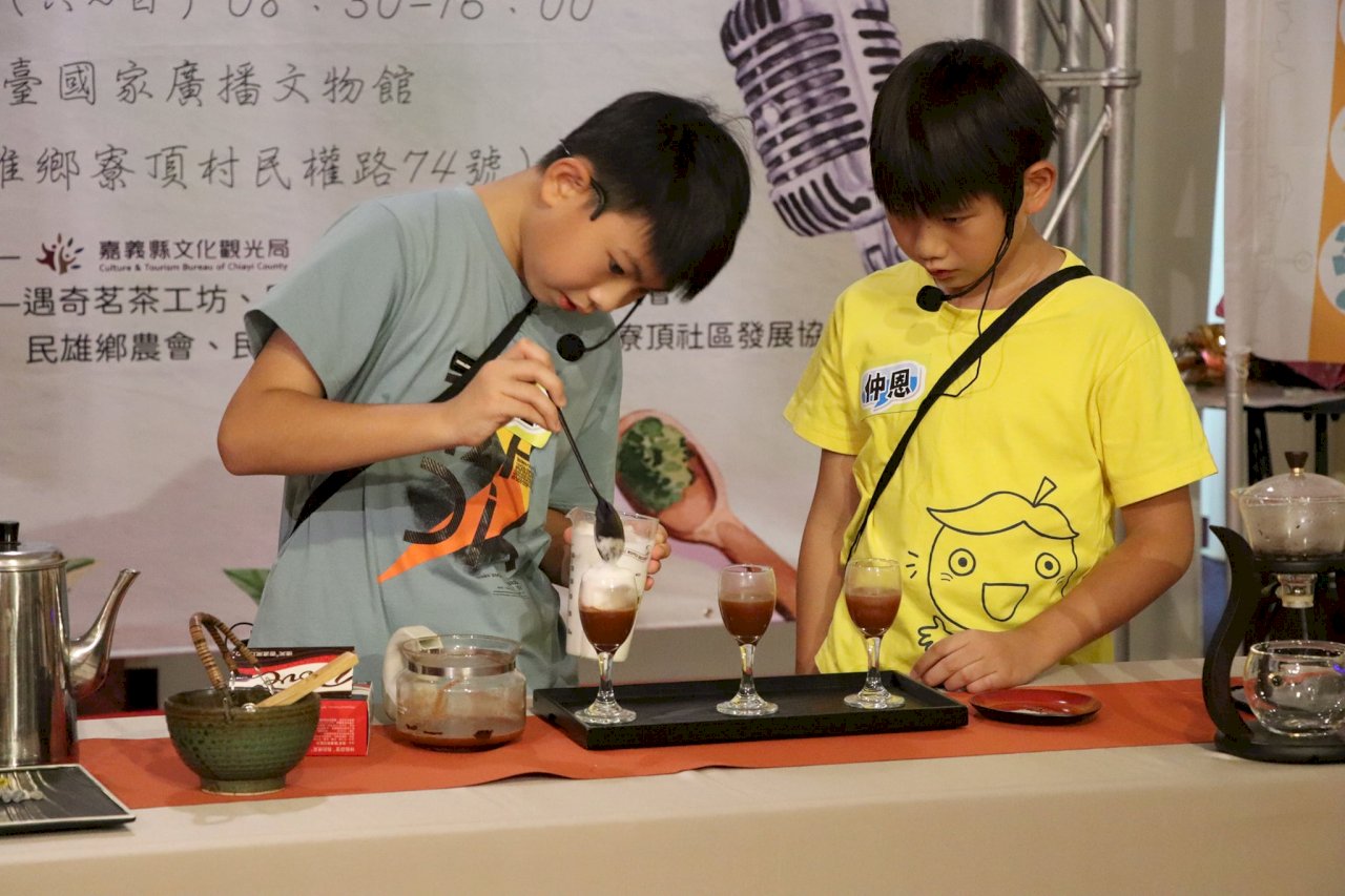 央廣兒童廣播夏令營 培訓小小調茶師