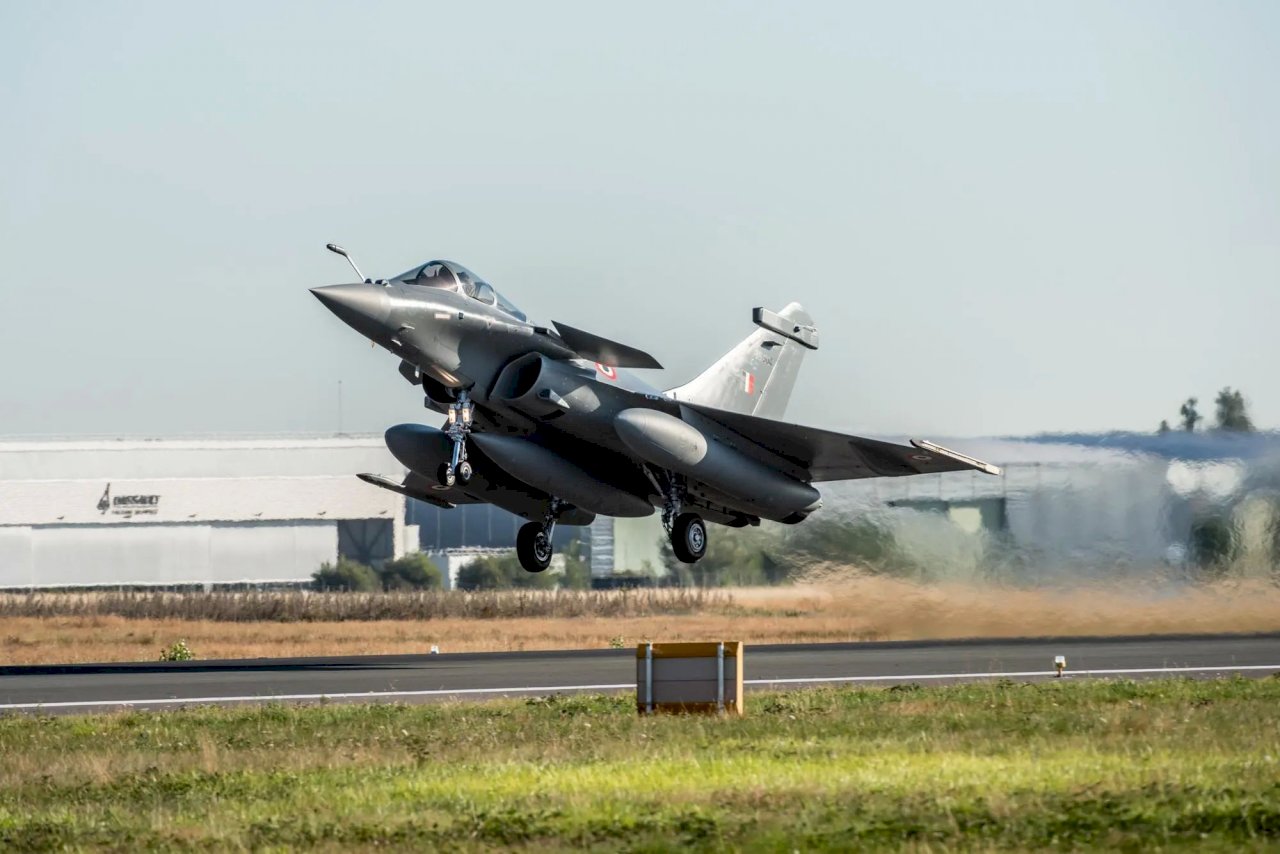 巴基斯坦以殲-10擊落法最新戰機現訊號 陳冠廷：台灣應作為國防借鏡