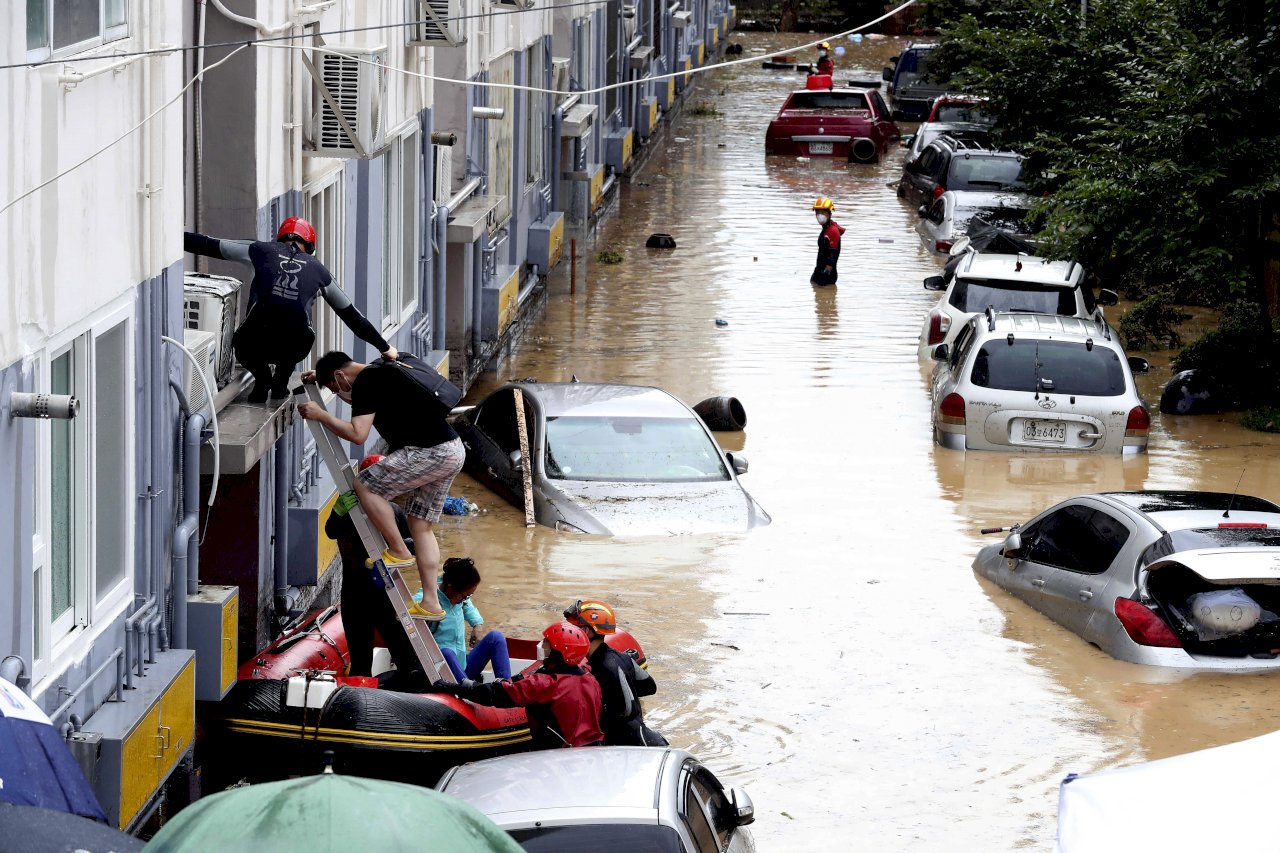 韓國中部暴雨成災 至少6死7失蹤