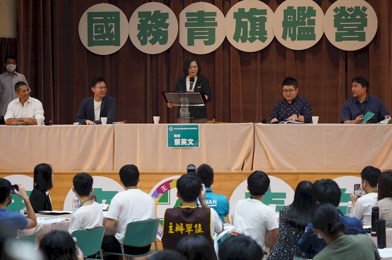 蔡總統勉青年勇於表達意見 從政須清廉勤政愛鄉土