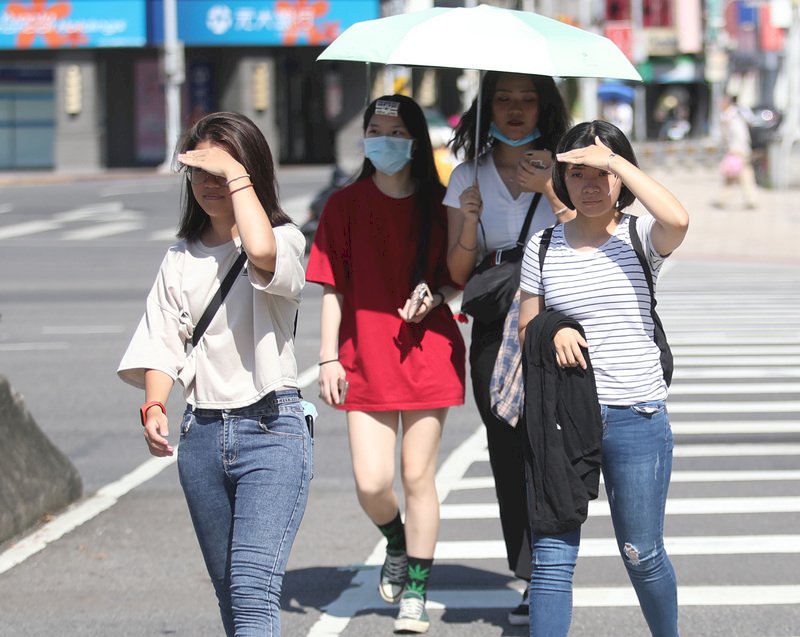 午後對流旺盛  桃園等13縣市防大雨